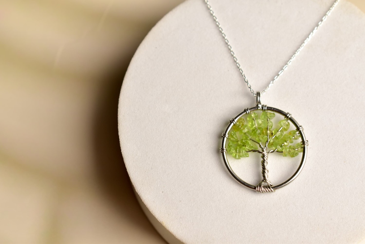 تعليقة باحجار كريمة