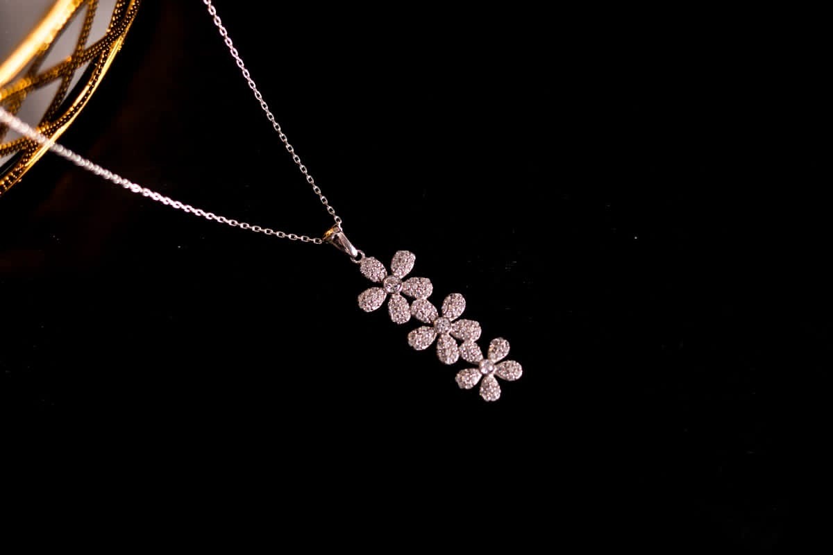 سلسل فضة نسائي